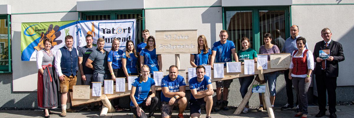Das Team der Landjugend Rappottenstein mit Bürgermeister Josef Wagner, Vizebürgermeisterin Sonja Hörth, LK-Vizepräsidentin Andrea Wagner, Helga Binder und Johann Hollensteiner vom Lagerhaus Rappottenstein und Landjugend-Landesbeirat Lorenz Reisinger.