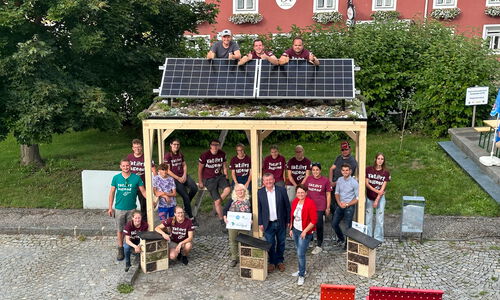 Das Team der Landjugend Rappottenstein mit Bürgermeister Josef Wagner, Vizepräsidentin der Landwirtschaftskammer NÖ Andrea Wagner, Regions- und Klarmanagerin Roswitha Haghofer und Landjugend-Landesbeirat Peter Stütz.